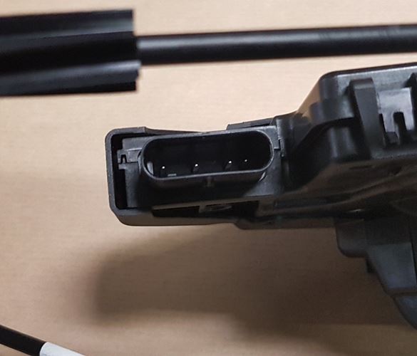 ZAMEK DRZWI P 308 II PRZÓD PRAWY