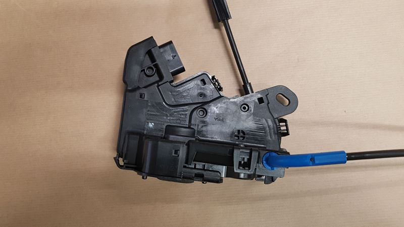 ZAMEK DRZWI P 308 II PRZÓD PRAWY
