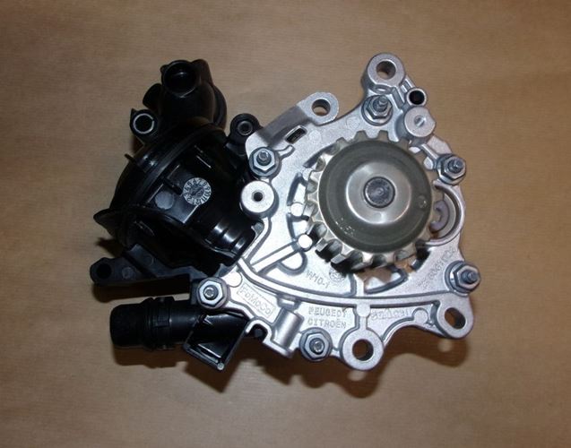 Pompa wody komplet Peugeot 5008 II 1.5 Blue Hdi
