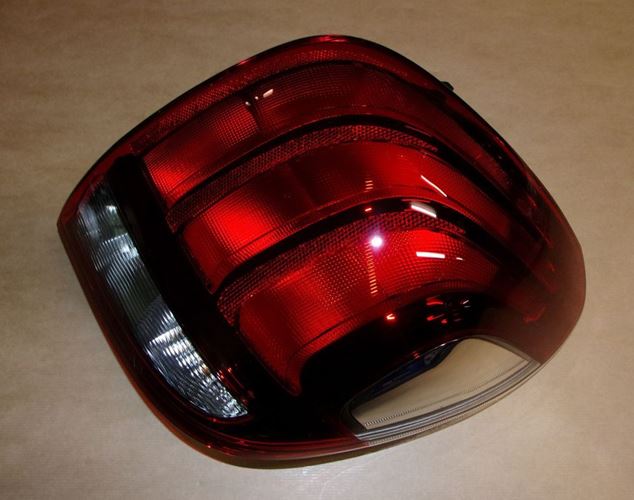 Lampa tylna Peugeot 108 prawa