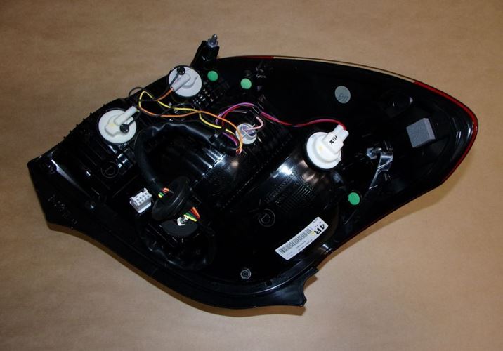 Lampa tylna Peugeot 108 prawa