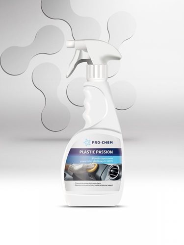 PŁYN DO CZYSZCZENIA PLASTIKÓW 0.6L