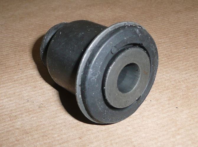 Tuleja wahacza Peugeot 106 Citroen Saxo
