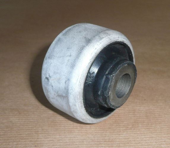 Tuleja wahacza Peugeot 207