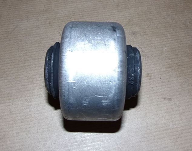 Tuleja wahacza Peugeot 206