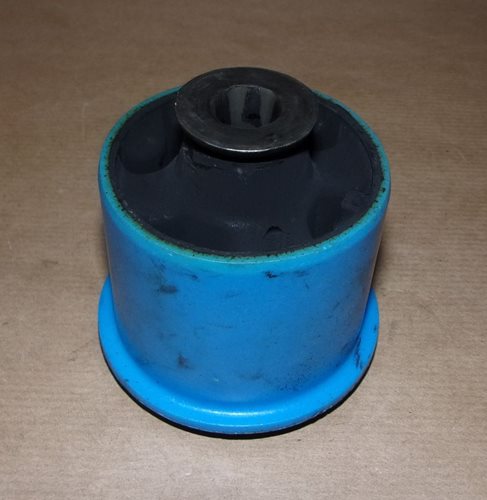 Tuleja tylnego wahacza Citroen C3 C4 Peugeot 1007