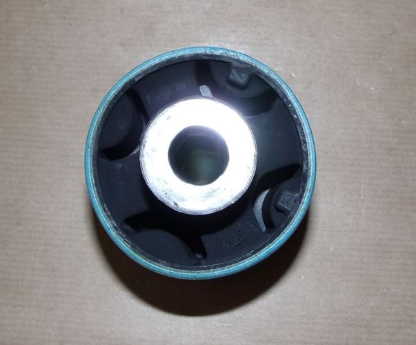 Tuleja tylnego wahacza Citroen C3 C4 Peugeot 1007