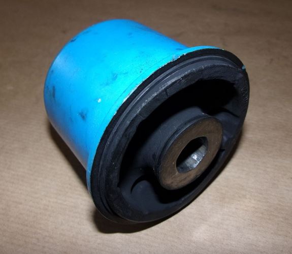 Tuleja tylnego wahacza Citroen C3 C4 Peugeot 1007