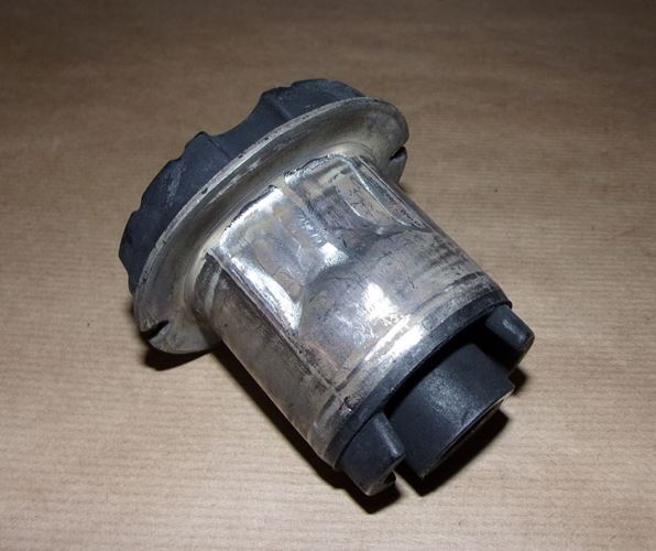 Tuleja tylnej belki Peugeot 206 przednia