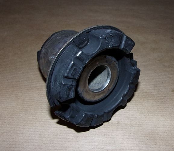 Tuleja tylnej belki Peugeot 206 przednia