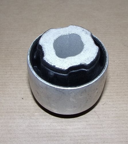 Tuleja tylnego wahacza Citroen C6 Peugeot 407 mała