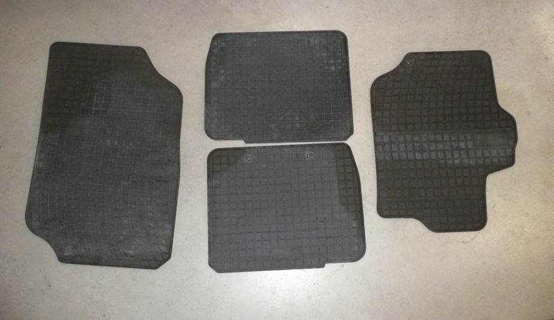 Dywaniki gumowe komplet Citroen C4 Picasso