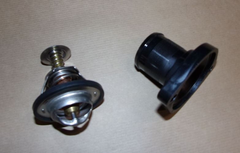 Obudowa termostatu Citroen C4 C5 Jumpy 1.2 1.8