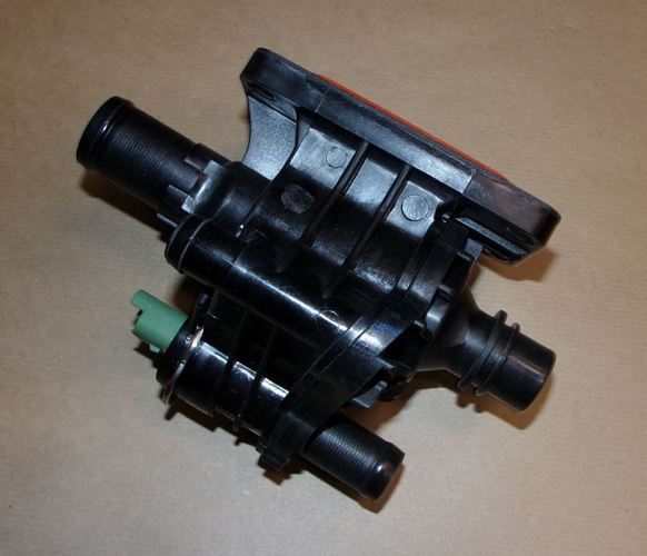 Obudowa termostatu Citroen Berlingo Peugeot 206 207