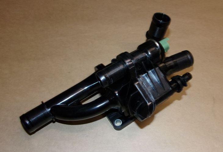 Obudowa termostatu Citroen C4 C5 Peugeot 207 407 806