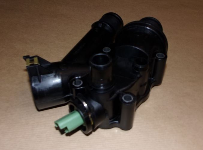 Obudowa termostatu Citroen C5 C6 Peugeot 407 2.2 Hdi