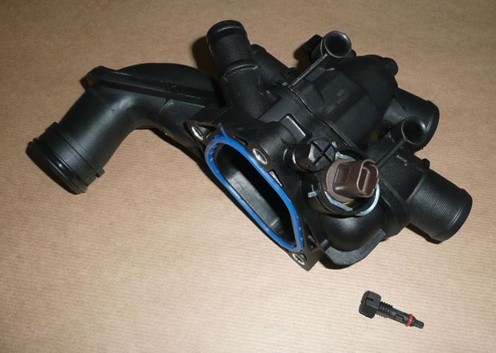 Obudowa termostatu Citroen C4 Peugeot 308 1.6 16V