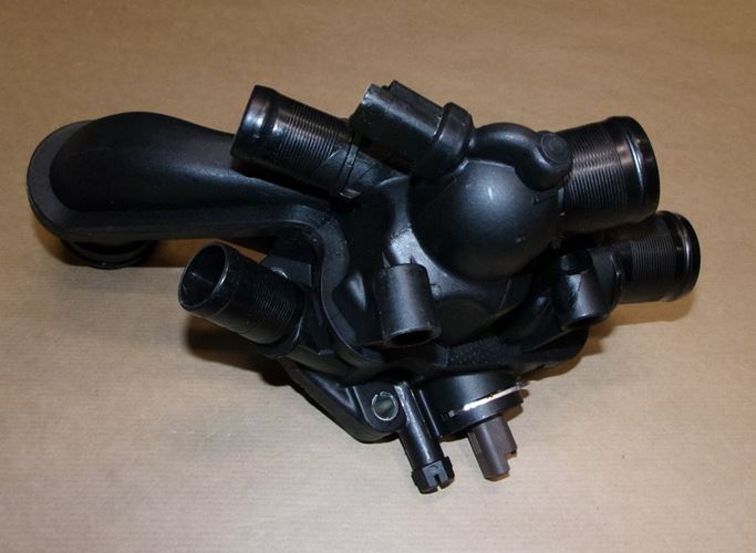 Obudowa termostatu Citroen C4 DS3/4 Peugeot 207 RCZ