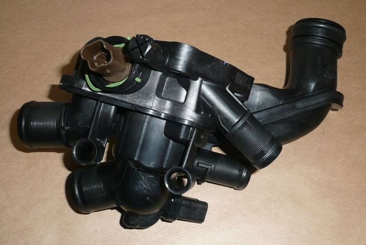 Obudowa termostatu Citroen C4 DS3/4 Peugeot 207 308