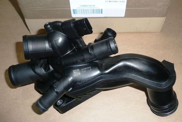 Obudowa termostatu Citroen C4 DS3 Peugeot 207 1.6 THP