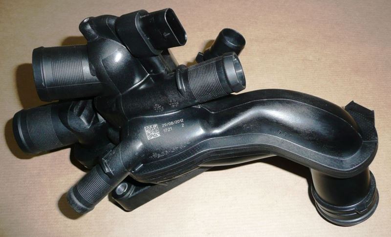 Obudowa termostatu Citroen C4 DS3 Peugeot 207 1.6 THP