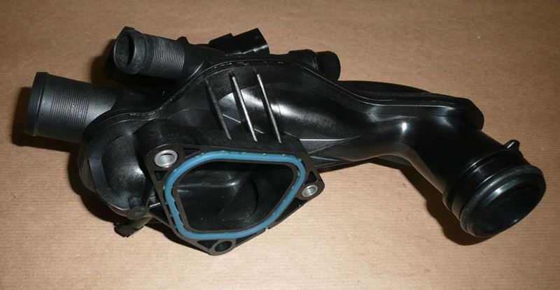 Obudowa termostatu Citroen C4 DS3 Peugeot 207 1.6 THP