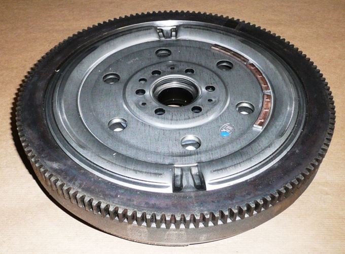 Koło dwumasowe Citroen C3 II Peugeot 207 2008 1.6 Hdi