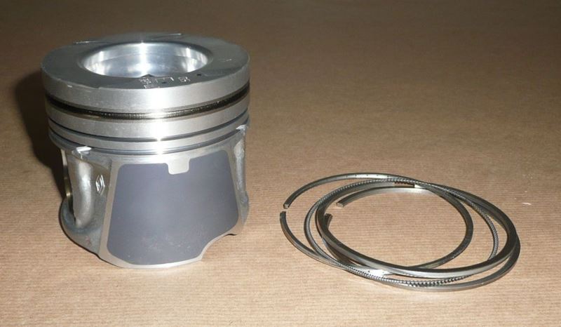 Tłok zestaw Renault Master III 2.3 Dci M9T