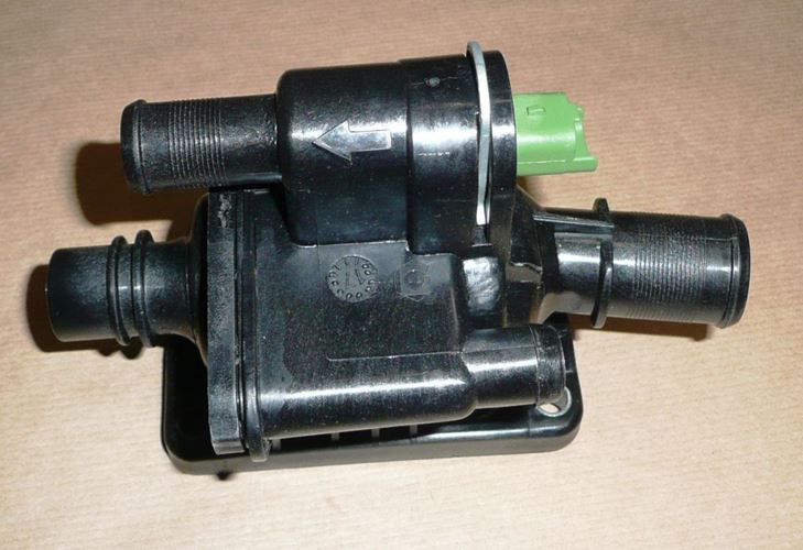 Obudowa termostatu Citroen C1 C2 Peugeot 107 1.4 Hdi
