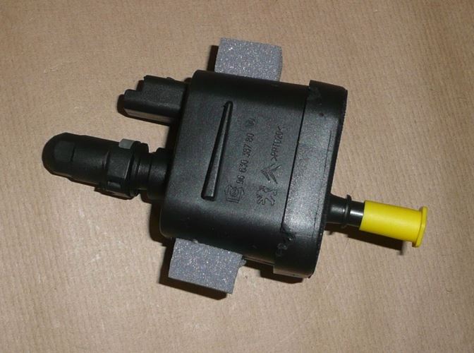 Pompa dodatku do paliwa Peugeot 4007 2.2 Hdi