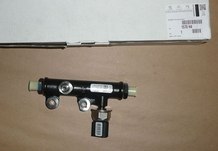 Rampa wtrysku Citroen C6 Peugeot 407 2.7 Hdi