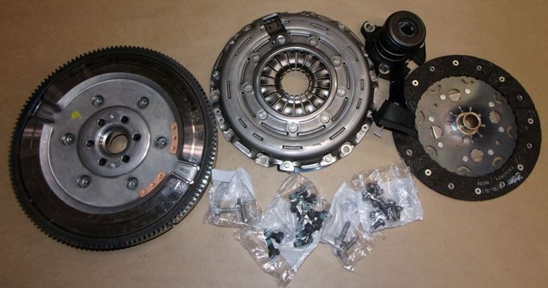 Zestaw sprzęgła z kołem dwumasowym z łożyskiem Citroen C4 Picasso