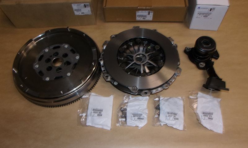 Zestaw sprzęgła z kołem dwumasowym z łożyskiem Citroen C4 II