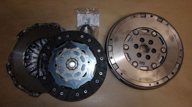 Koło dwumasowe + sprzęgło Peugeot 308 II 1.2 THP