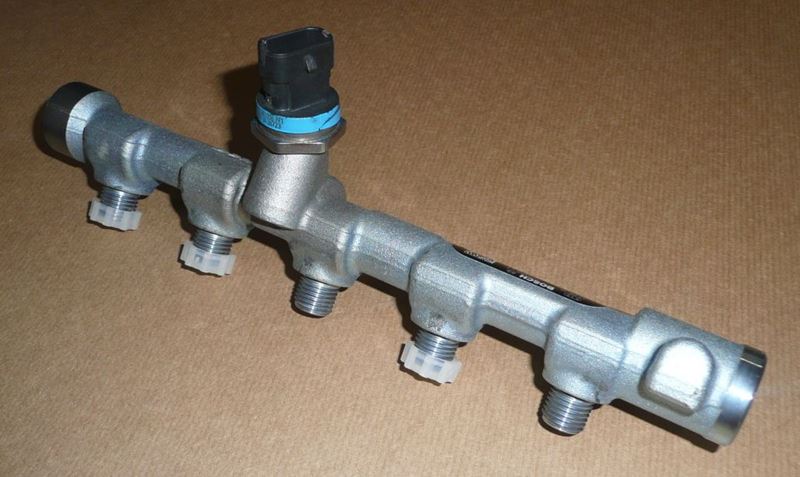 Rampa wtrysku Renault Master III 2.3 Dci