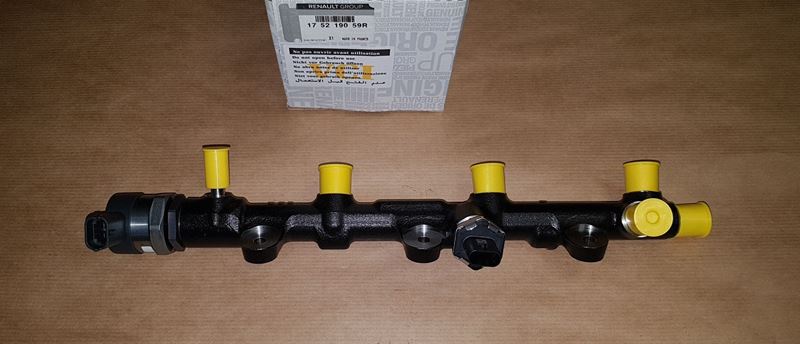 Rampa wtrysku Renault Trafic II 2.0 Dci