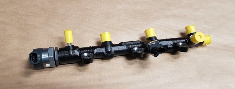 Rampa wtrysku Renault Trafic II 2.0 Dci