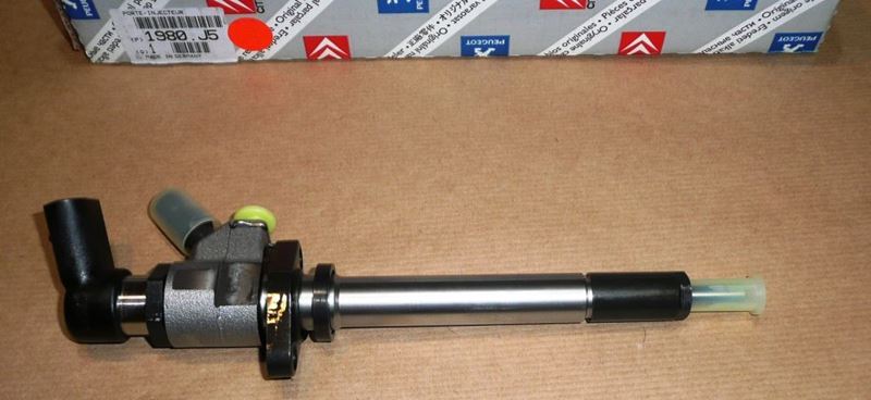 Wtryskiwacz Citroen C4 C5 II Peugeot 307 407 2.0 Blue Hdi