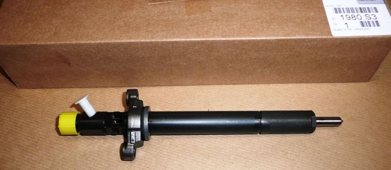 Wtryskiwacz Citroen C4 C5 Peugeot 307 308 407 2.0 Blue Hdi