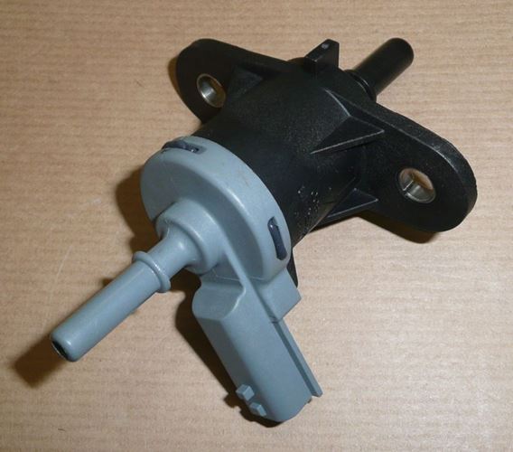 Elektrozawór układu paliwa Renault Master 2.3 Dci