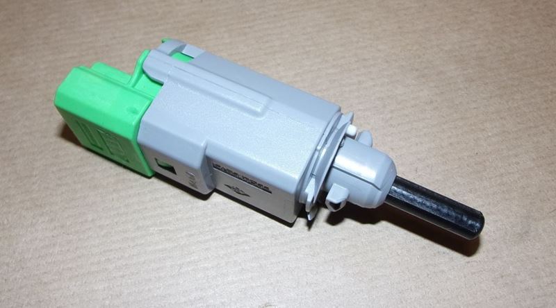 Włącznik świateł stopu Renault Kangoo III