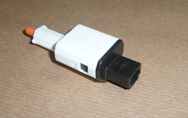 Włącznik świateł stopu Renault Megane III Fluence