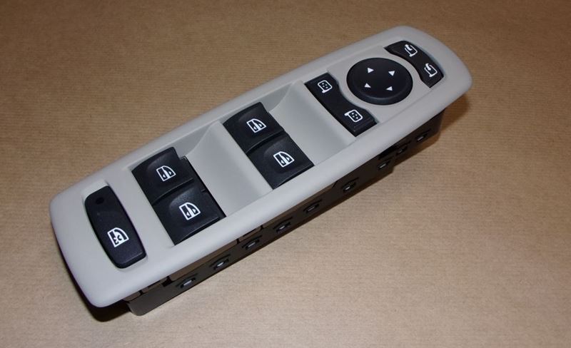 Przycisk podnoszenia i opuszczania szyb Renault Fluence