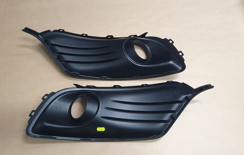 Ramka halogenu Renault Megane III l+p