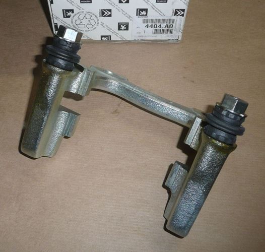 Jarzmo zacisku Peugeot 407 607 tył