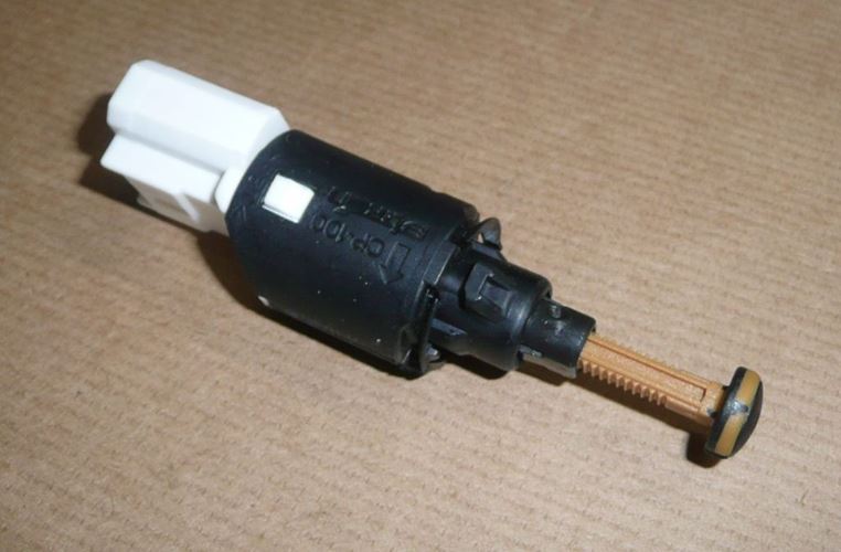 Włącznik świateł stopu Citroen C2 C3 C5 Peugeot 206 307