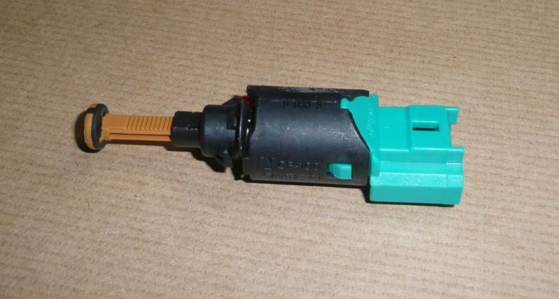 Włącznik świateł stopu Citroen C2 C3 C4 Peugeot 207 301