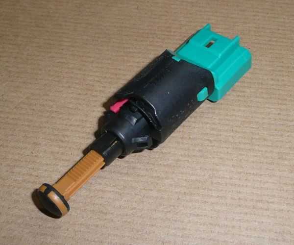 Włącznik świateł stopu Citroen C2 C3 C4 Peugeot 207 301