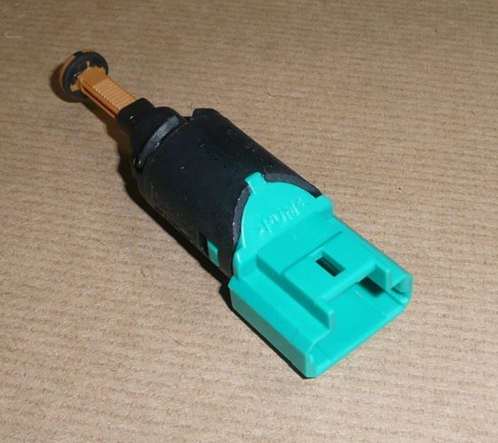 Włącznik świateł stopu Citroen C2 C3 C4 Peugeot 207 301