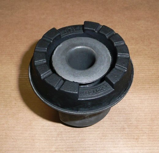 Tuleja tylnej belki Peugeot 206 tylna Kleber